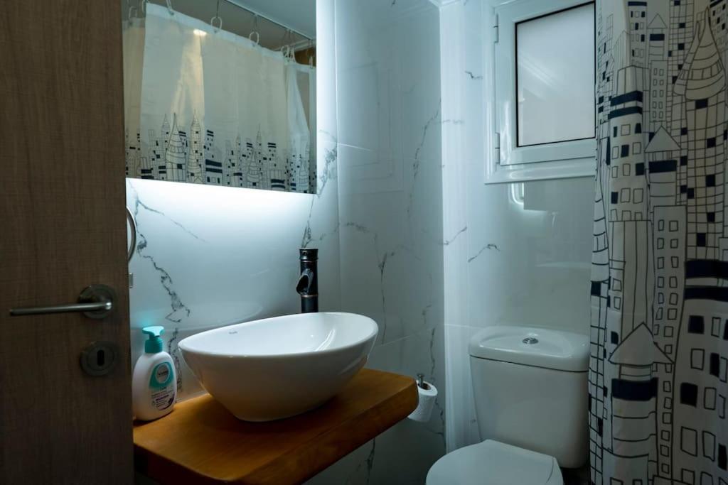 Appartamento Loftliving 1 By Αττικο Νοσοκομειο Atene Esterno foto